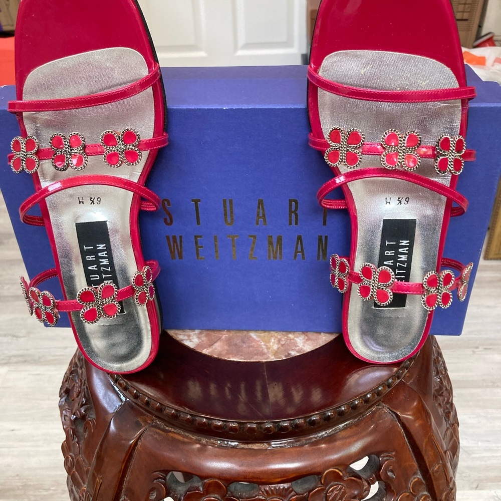 Pre-Loved Stuart Weitzman 4 Strap Clovers Fuchsia Patent Leather Slides